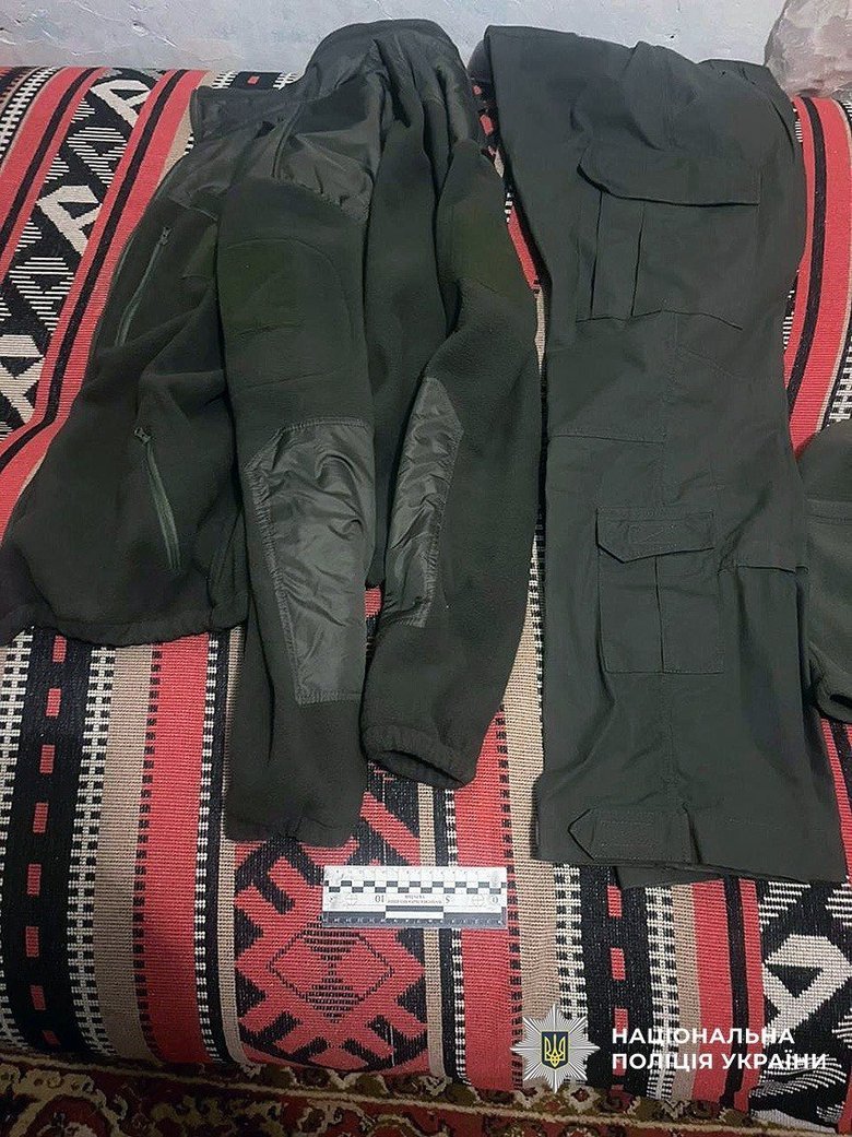 Поліція затримала двох зловмисників, які вдерлися до будинку ветерана ЗСУ та заволоділи його коштами