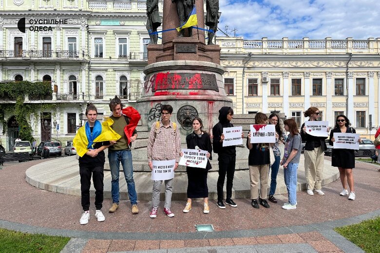 Catherine = Putin: Odesa residents protested against monument to Catherine II 03