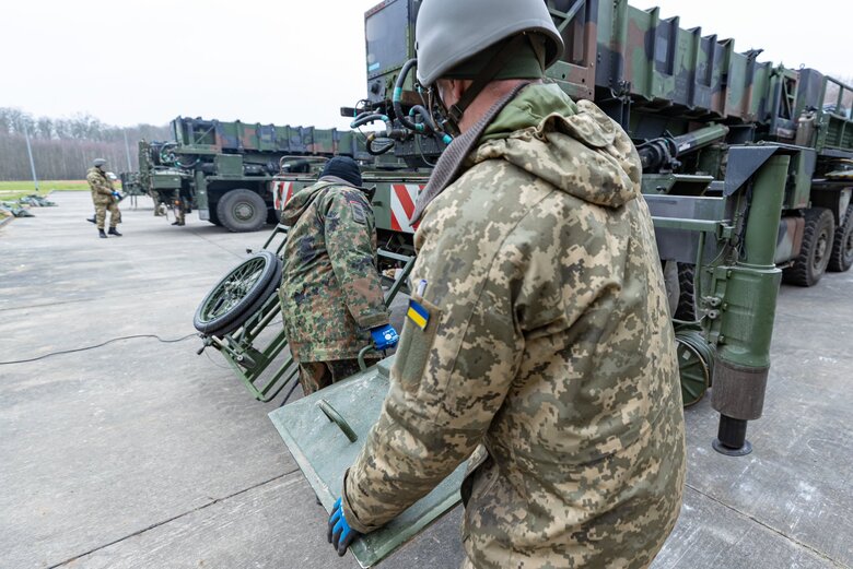 Germany starts training group of Ukrainian soldiers on Patriot air defence systems 03