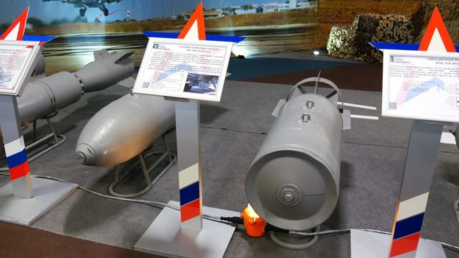 Минобороны РФ на выставке о войне в Сирии показало кассетные бомбы, использование которых отрицало 02