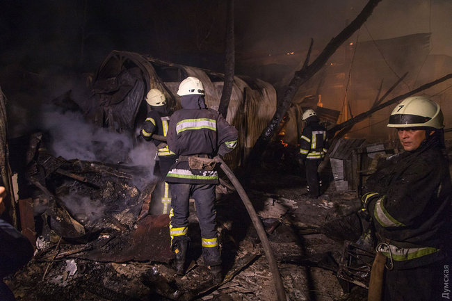 Масштабный пожар в одесской Черноморке: сгорели 16 домиков для отдыха 05 Масштабный пожар в одесской Черноморке: сгорели 16 домиков для отдыха 05