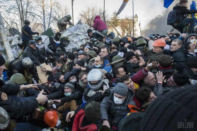 Во время разгона Евромайдана действующий генерал Нацгвардии Гриняк находился в правительственном квартале и созванивался с Ратушняком, - Слідство.Інфо 08