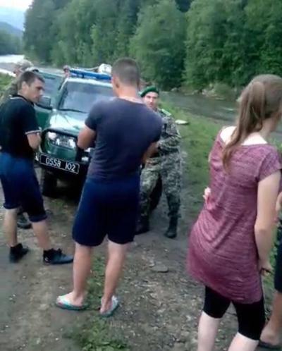 Жители Буковины пытались заблокировать пограничный наряд, чтобы вернуть контрабандные сигареты, - Госпогранслужба 01 Жители Буковины пытались заблокировать пограничный наряд, чтобы вернуть контрабандные сигареты, - Госпогранслужба 01