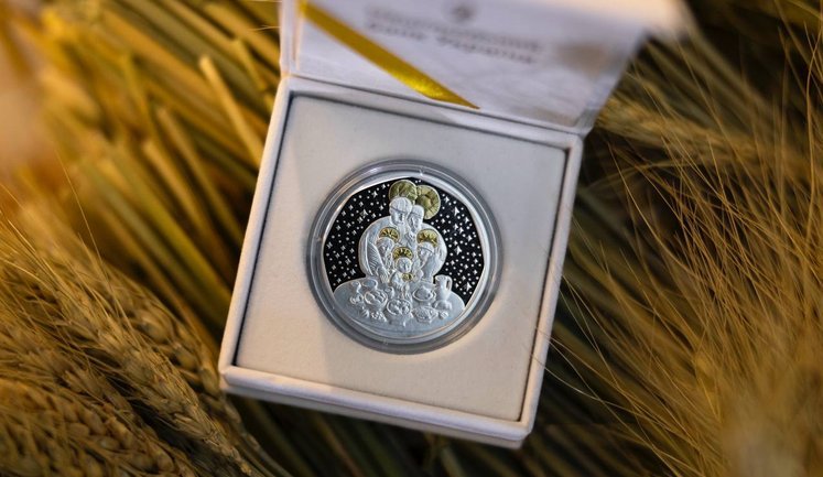 НБУ випустив нову пам’ятну монету "Дух Різдва". ФОТО