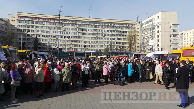 Ні - ручному перерозподілу маршрутів, - перевізники Київщини мітингують біля облдержадміністрації 11 Ні - ручному перерозподілу маршрутів, - перевізники Київщини мітингують біля облдержадміністрації 11