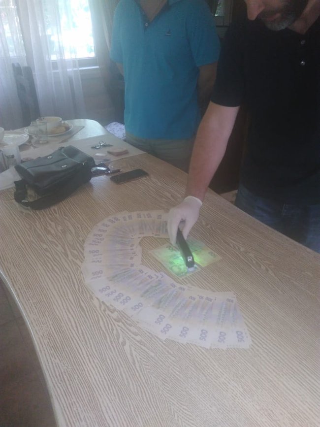 Чиновник ГСЧС задержан на Днепропетровщине за получение 40 тыс. грн взятки, - прокуратура 02