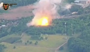 Бійці розвідки бригади "Чорний ліс" знищили рідкісний РЕБ "Житель" рашистів, захований у лісі. ВIДЕО