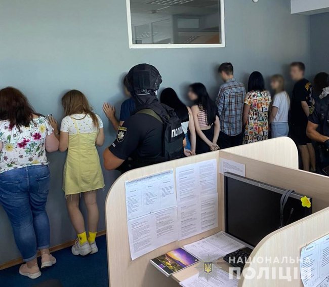 Колектори погрожували боржникам підробленим порно-компроматом у 5 областях України, - Нацполіція 03
