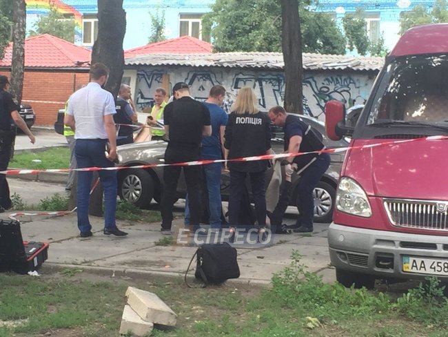 У Шевченківському районі Києва в автомобілі застрелили чоловіка 02