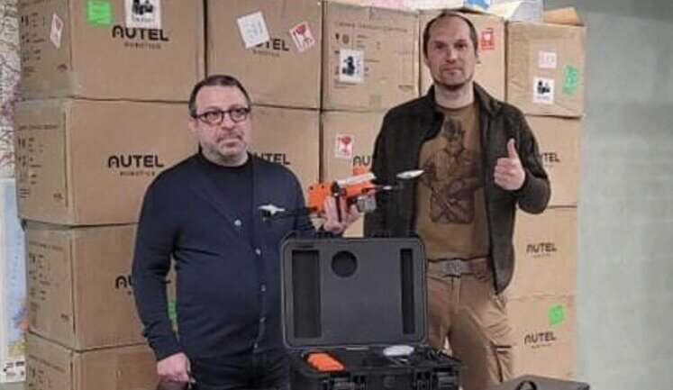 Фонд Бутусова вместе с фондом TAPS при содействии главы штаба обороны Днепра Корбана закупил для защитников Украины 52 квадрокоптера