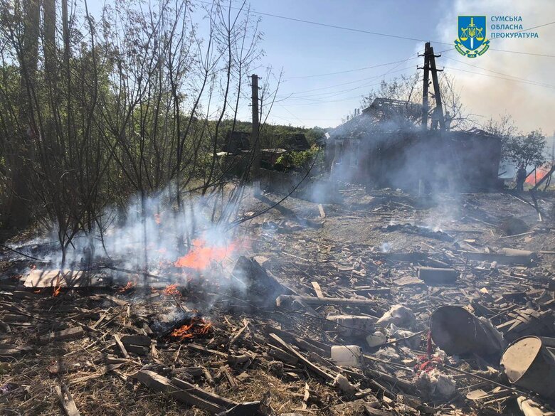 Окупанти вдарили КАБами по селищу на Сумщині. Загинула людина, четверо поранених, серед них 15-річна дівчина