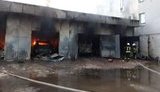 Автомобільний ангар горів на проспекті Відрадний у Києві, - ДСНС. ФОТОрепортаж