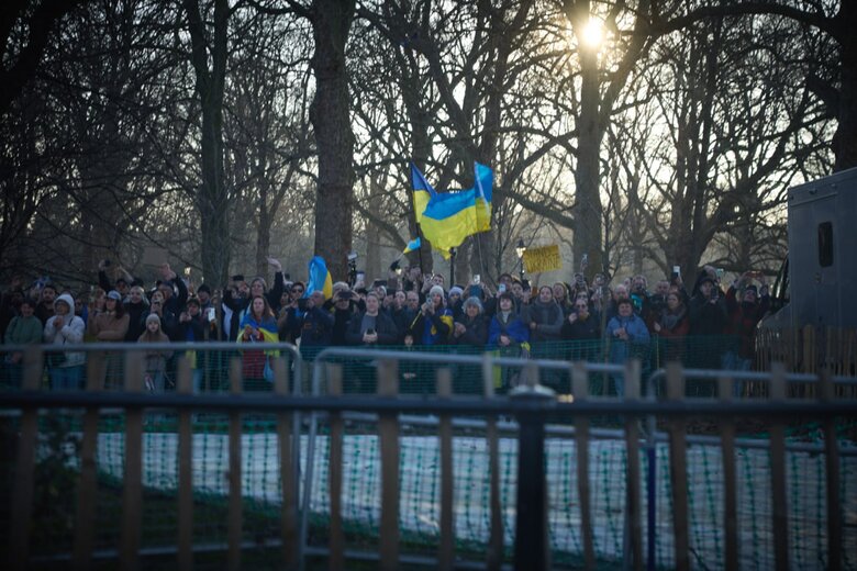 Митинг в поддержку Украины вблизи места проведения саммита