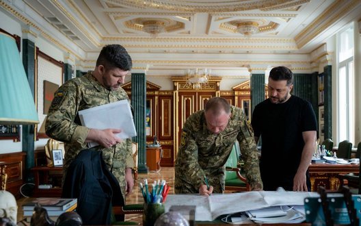 Зеленський заслухав доповідь Сирського та Гнатова: ситуація на фронті та далекобійні удари ЗСУ