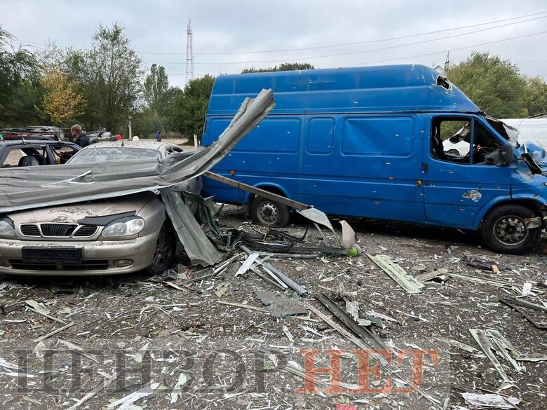 Последствия обстрела РФ гуманитарной колонны в Запорожье 04