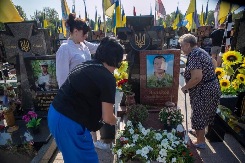 Відкриття меморіального монументу у День пам'яті захисників України