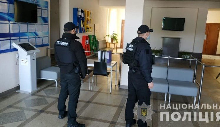 Местная власть на Днепропетровщине организовала схему откатов при ремонтах и разворовала 1,3 млн, - Нацполиция. ФОТОрепортаж