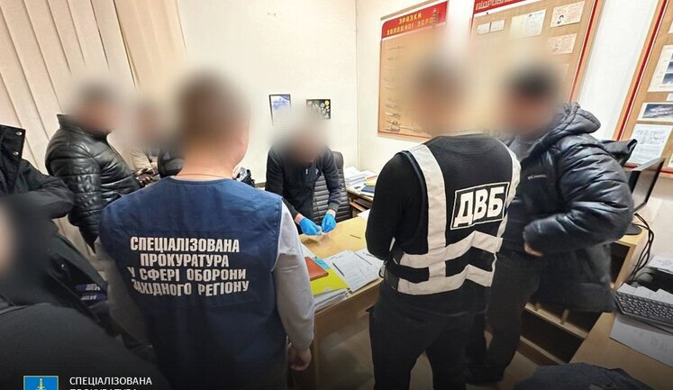 Хотів підкупити прокурора за $5 тисяч: адвоката з Хмельниччини затримано за спробу надання неправомірної вигоди, - Офіс Генпрокурора. ФОТОрепортаж