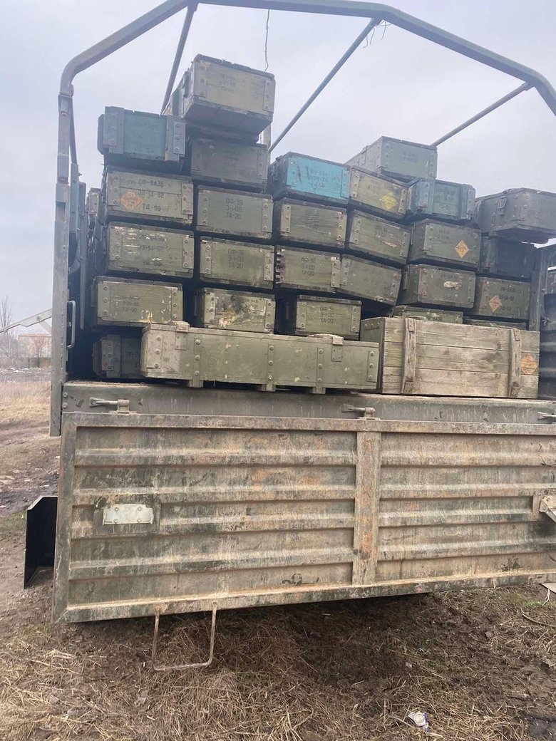 Захисники України після зіткнення з окупантами захопили два танки, два БТРи та три вантажівки з боєприпасами, - 128 бригада 03