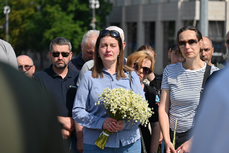 Із загиблим воїном, майданівцем Павлом Каленіченком попрощалися на Майдані Незалежності 35
