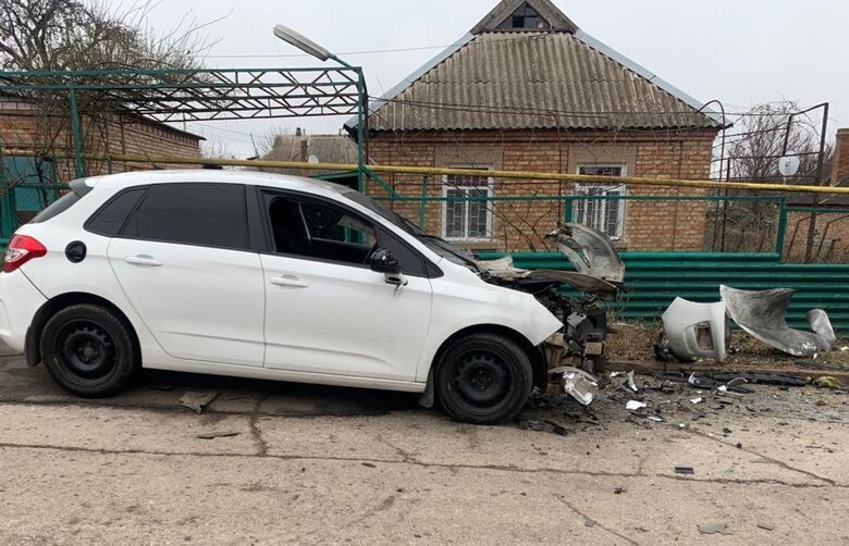Пошкоджена автівка у Марганці