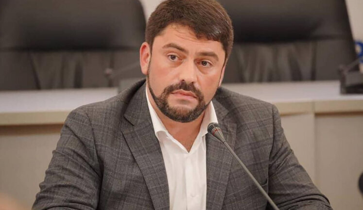 Затриманий на хабарі депутат Київради від "Слуги народу" втік за кордон: САП просить оголосити його у розшук