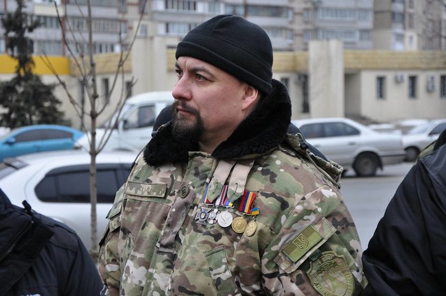 Учасники АТО та мешканці Києва поклали на Троєщині квіти до памятника Воїну-добровольцю 14