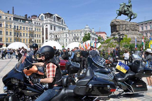 Freedom Diversity: Ukrainian bikers rode in downtown Kyiv 27