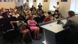 Оппозиционеров к Януковичу не пускала братва в "спортивках". ФОТО