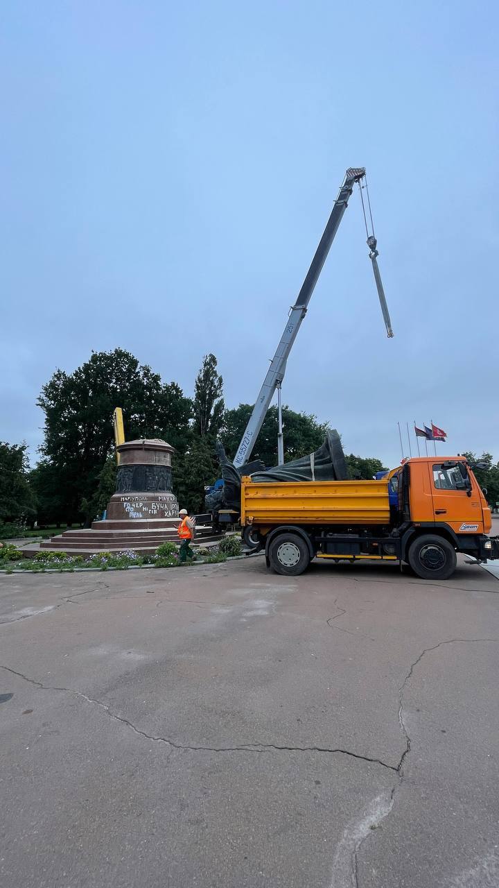 Монумент празднования 300-летия воссоединения Украины с Россией снесли в Переяславе, - глава Киевской ОВА Кулеба 01 Монумент празднования 300-летия воссоединения Украины с Россией снесли в Переяславе, - глава Киевской ОВА Кулеба 01