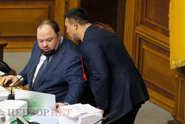 Блокирование трибуны, звонок Стефанчуку, Порошенко и Вирастюк, счастливый Тищенко и потрясенный Арахамия, - работа Рады 23 сентября 17