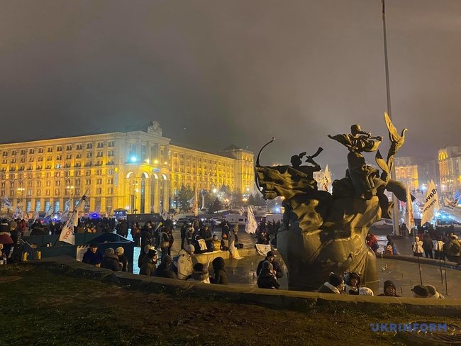 Кількасот мітингувальників-підприємців залишилися на Майдані 01