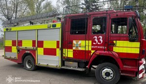 Россияне трижды нанесли удары по пожарно-спасательному автомобилю в Марганце. ФОТОрепортаж