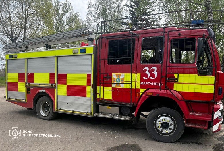 Россияне нанесли удар по автомобилю спасателей в Марганце