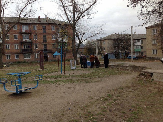 СБУ о выборах в ОРДЛО: На участки завезли дешевые продукты, самый популярный кандидат - Чак Норрис 03