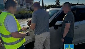 Киянин допоміг військовозобов'язаному виїхати за кордон