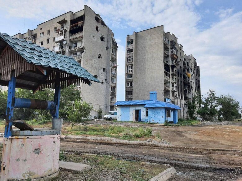 Рашисты нанесли три авиаудара вокруг Лисичанска, в Северодонецке безостановочно продолжаются бои, - Гайдай 10