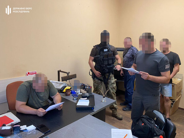 Двое работников военкоматов Донетчины задержаны на взятках за избежание мобилизации 03
