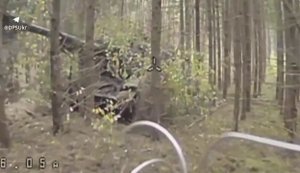 Дронарі "Химери" знищили замасковану російську САУ "Мста-С" та розтрощили логістичний транспорт окупантів. ВIДЕО