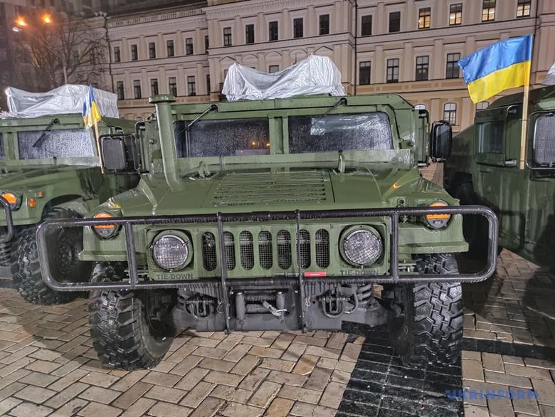 3-й отдельный полк спецназа получил 13 легких бронированных автомобилей HMMWV 05