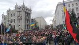 Учасники віче "проти капітуляції" прийшли під Офіс Президента. ВІДЕО+ФОТОрепортаж