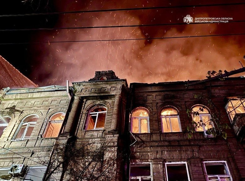 Російська атака на Дніпро: загиблий, поранені та масштабні пожежі