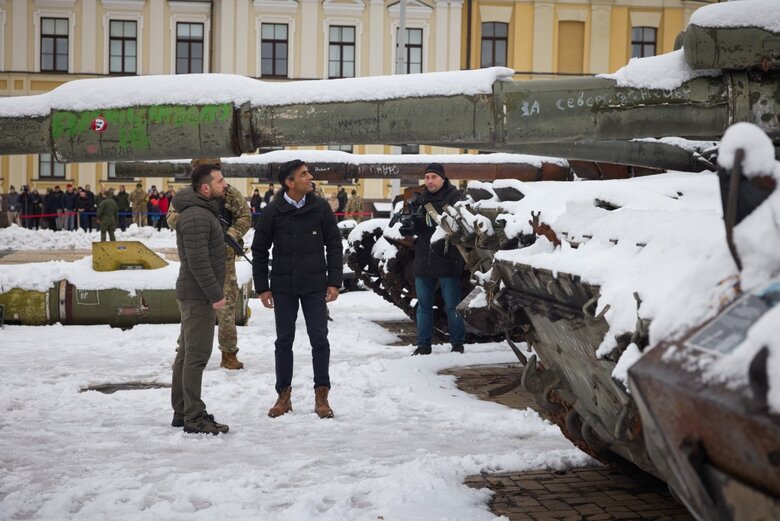 Зеленський і Сунак вшанували пам’ять українських захисників 09