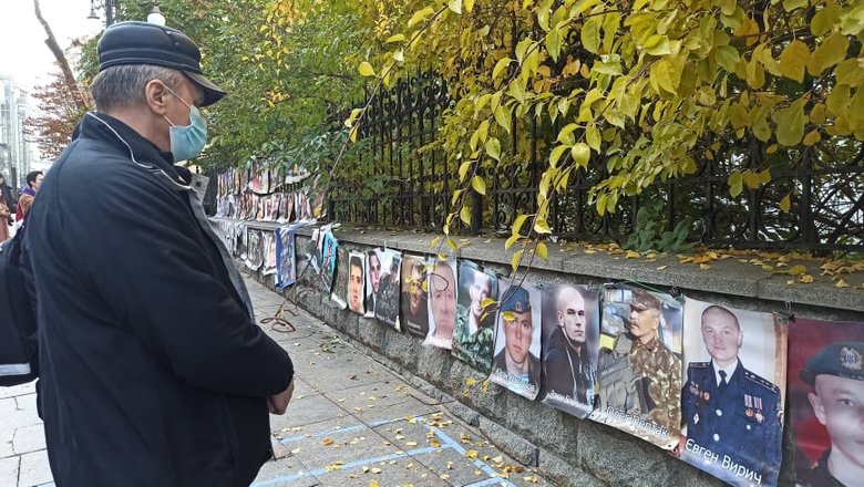 Україно, МИ Є: рідні українських полонених і зниклих без вісті на Донбасі пікетують ОП - матері заявили, що стоятимуть на Банковій 72 години 23 Україно, МИ Є: рідні українських полонених і зниклих без вісті на Донбасі пікетують ОП - матері заявили, що стоятимуть на Банковій 72 години 23