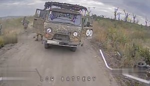 Украинские дроны на оптоволокне: минус шесть автомобилей, мотоцикл и группа оккупантов. ВИДЕО