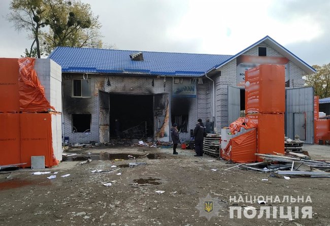 В магазине стройматериалов на Киевщине произошел взрыв, пострадали двое работников, - Нацполиция 01