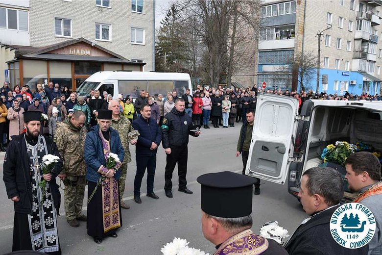 Тернопільщина попрощалася із загиблим 38-річним воїном Сергієм Грищуком, який повернувся із Польщі, щоб боронити країну 04