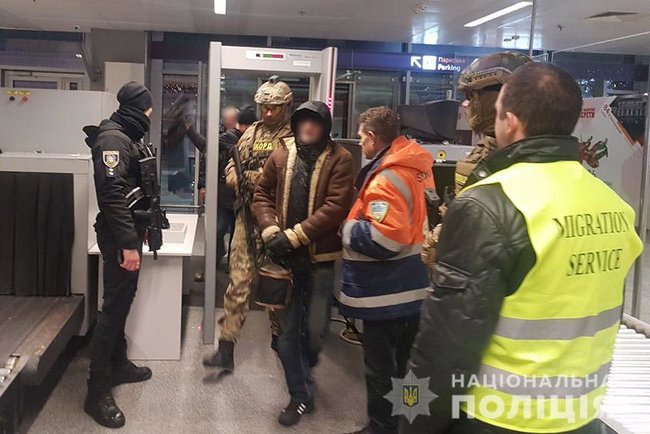 Хмельницкие правоохранители выдворили из Украины смотрящего за зоной грузина по прозвищу Тимур 03