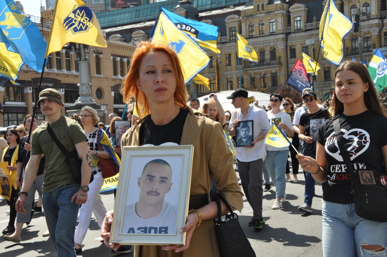 Anniversary of order to withdraw from Azovstal: march We are waiting for home of heroes of Mariupol took place in center of Kyiv 06