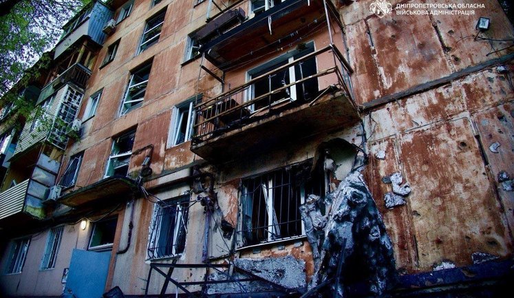 Нічна атака БпЛА на Дніпро: поранено чоловіка та вагітну жінку. ФОТОрепортаж